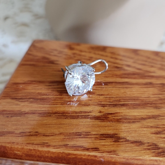 CZ Earrings - Picture 6 of 7